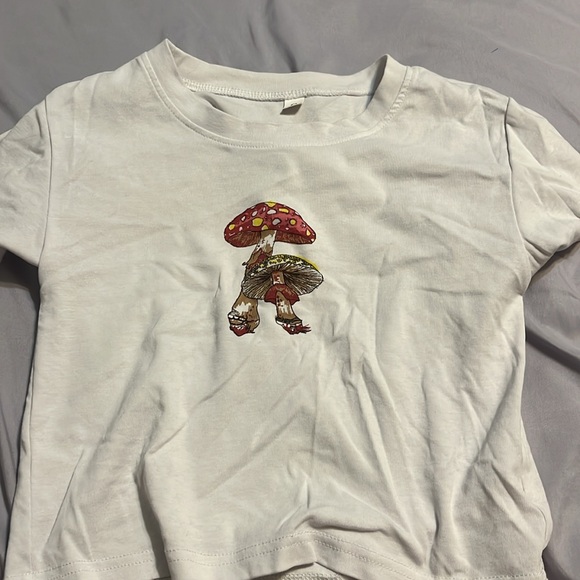 BUNDLE OF WOMENS TANKTOP AND TSHIRTS - Picture 3 of 3